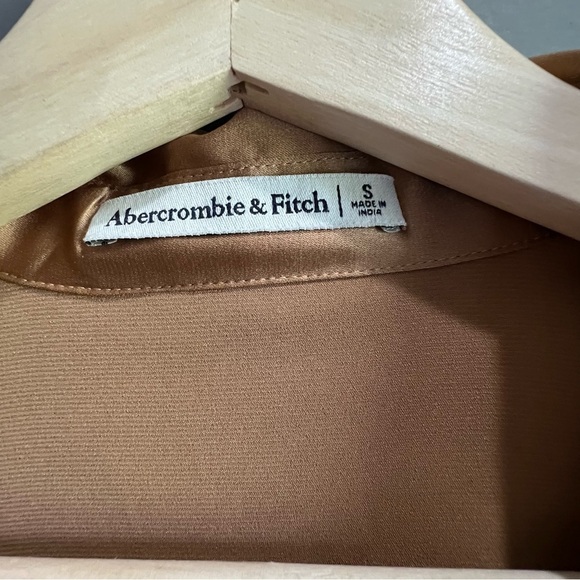 Abercrombie & Fitch Gold Ruched Button Down Long sleeve Shirt - Picture 3 of 11